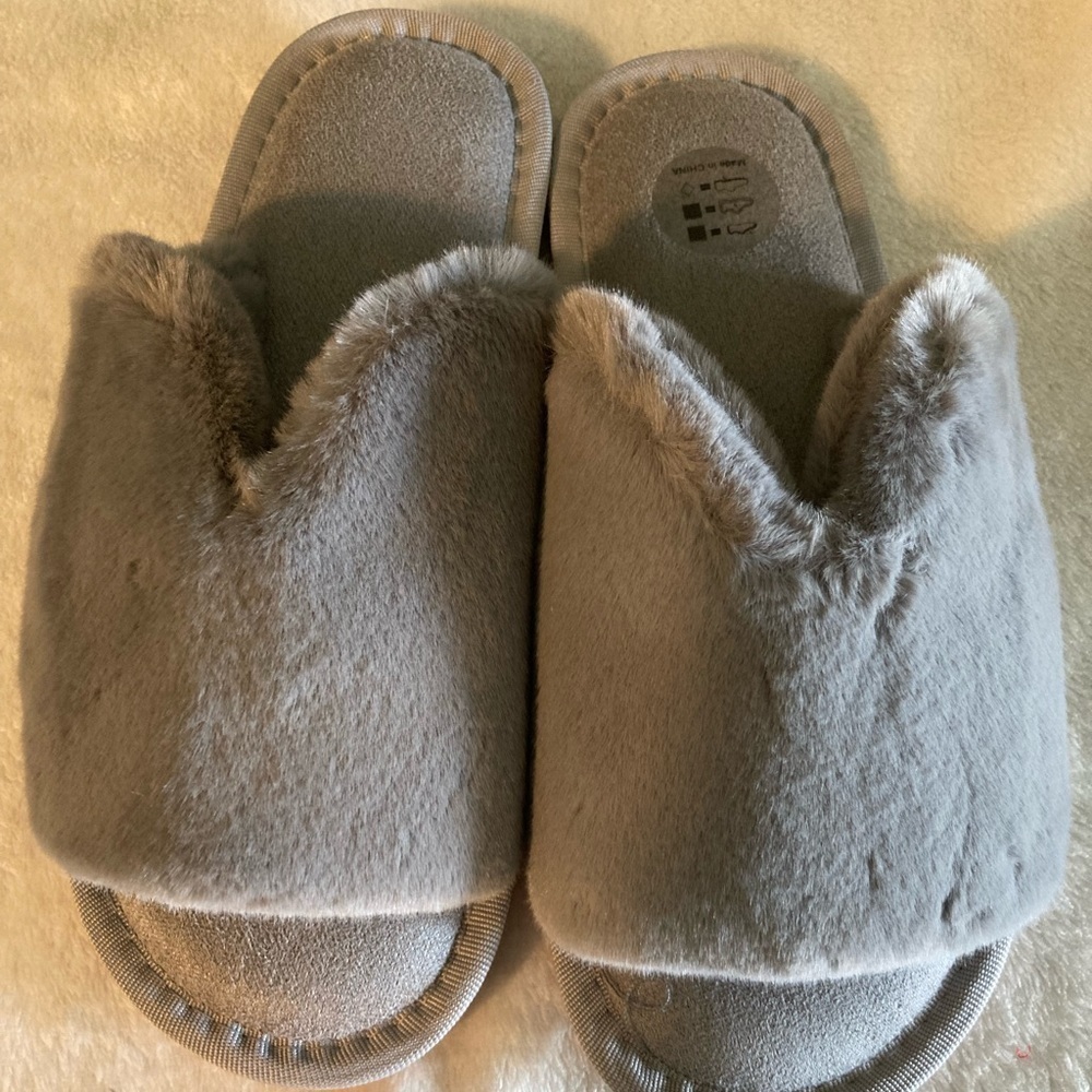 New MoneRffi fuzzy slip on memory foam house slippers non skid size 9-10